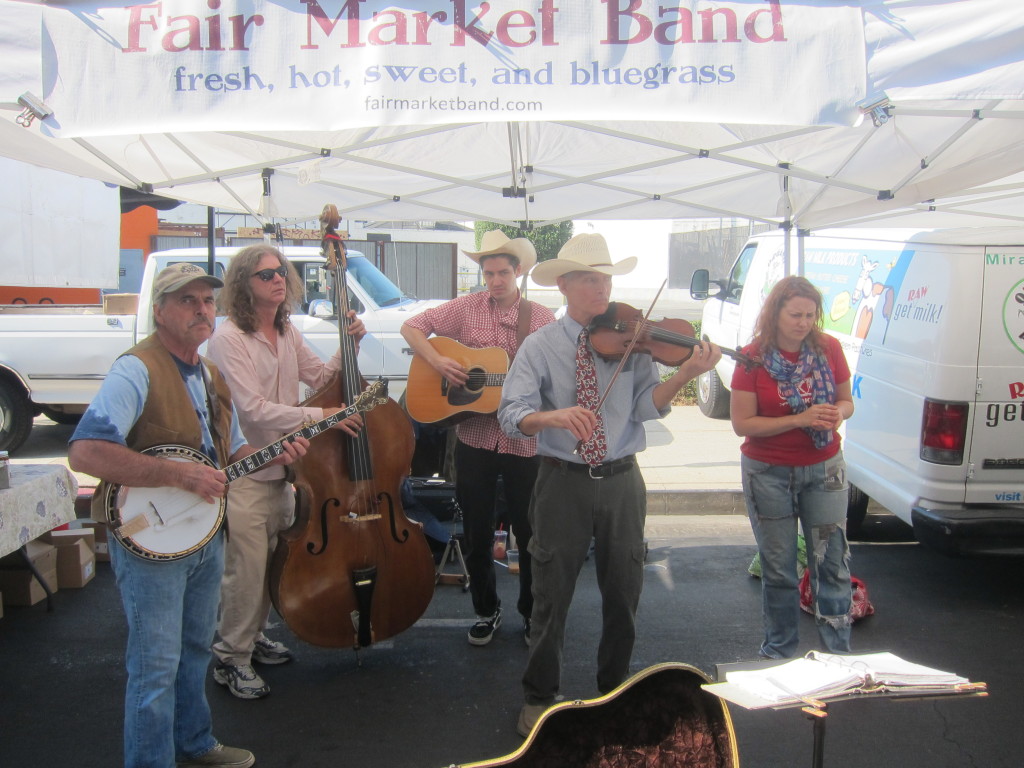 Enjoy your pupusas with some live music.