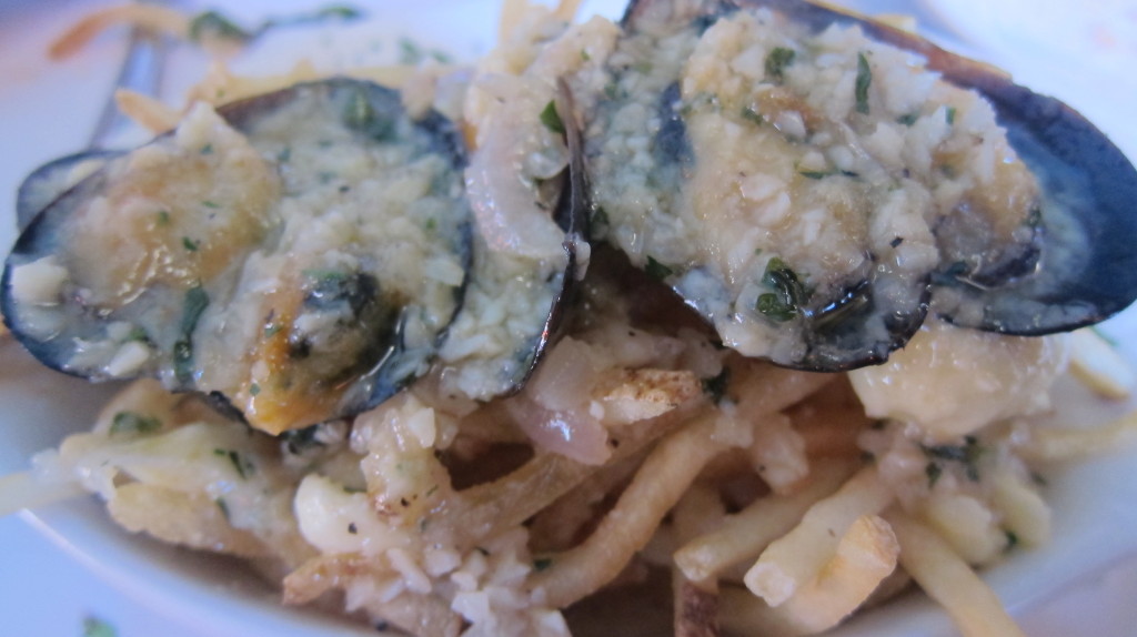 Poutine ÃŽle-du-Prince-Ã‰douard with mussels au gratin